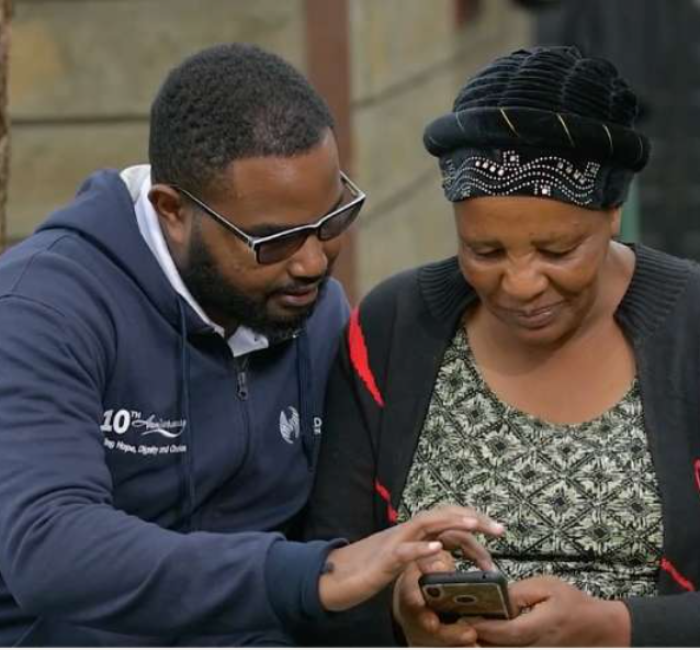 Bonden Pauline Wambui Mbugua är en av de många mikroentreprenörer i Kenya som fått hjälp via organisationen Hand in Hand.